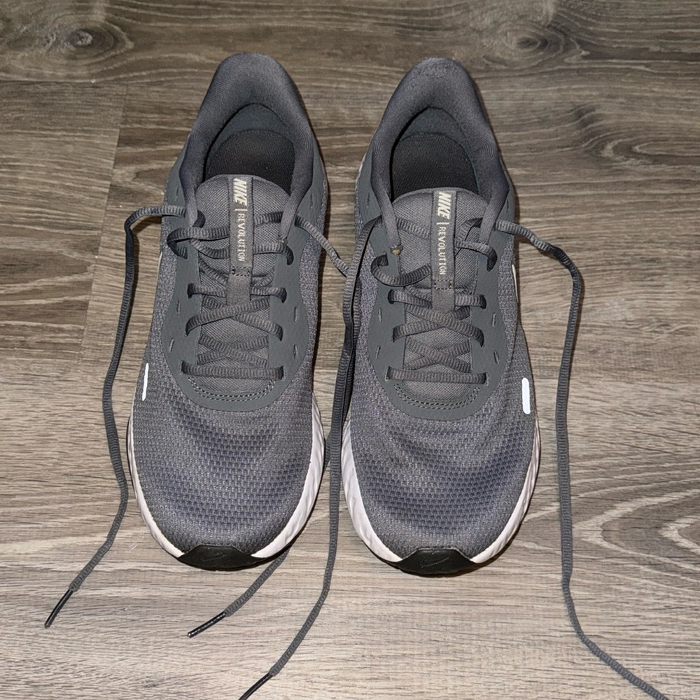 Men’s Nike Revolution Sneakers